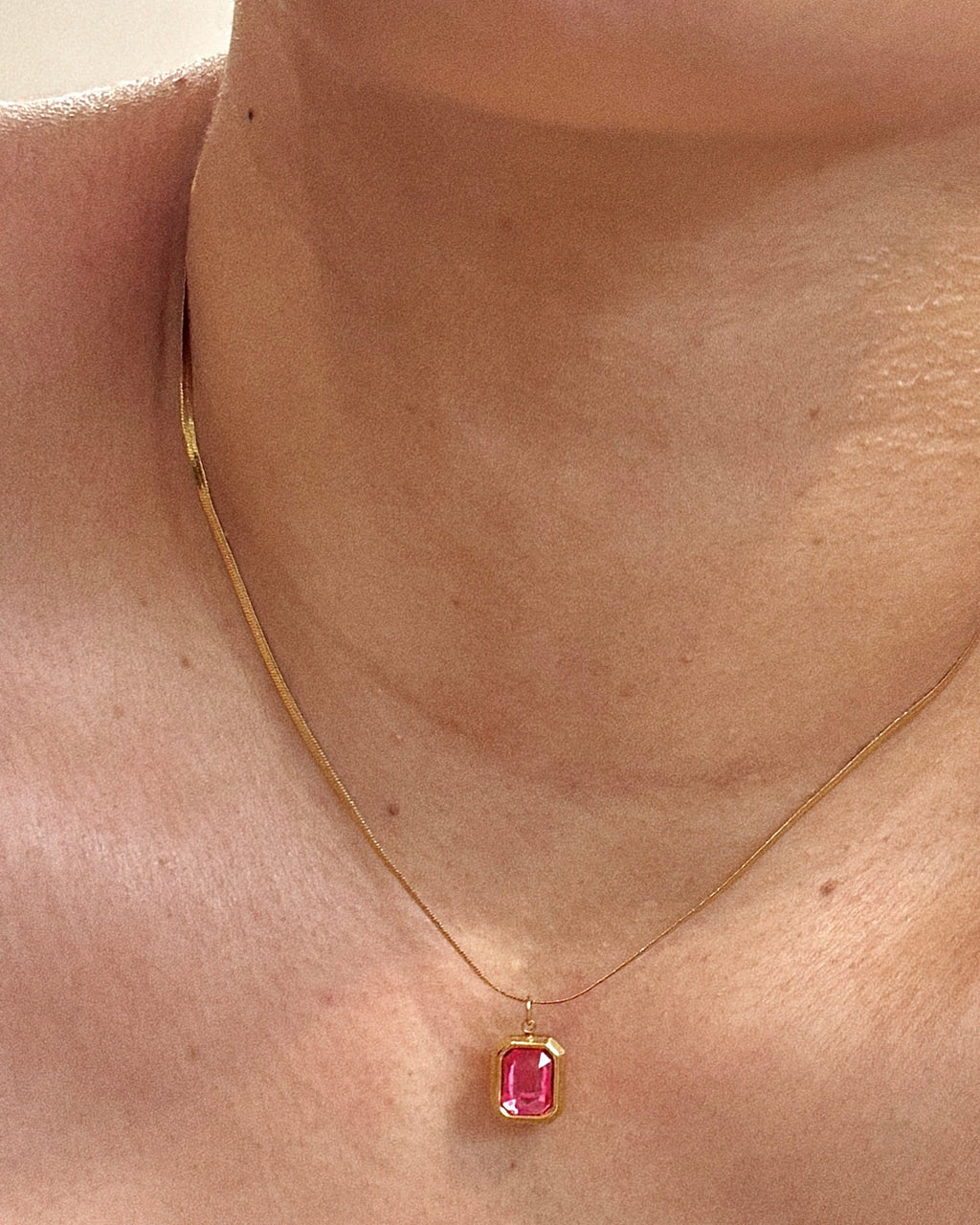 THE GULABI SOLITAIRE NECKLACE