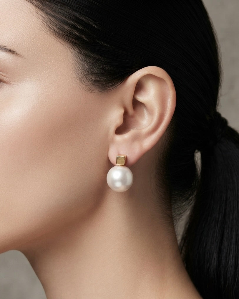 THE GUMBAD EARRINGS (PEARL)