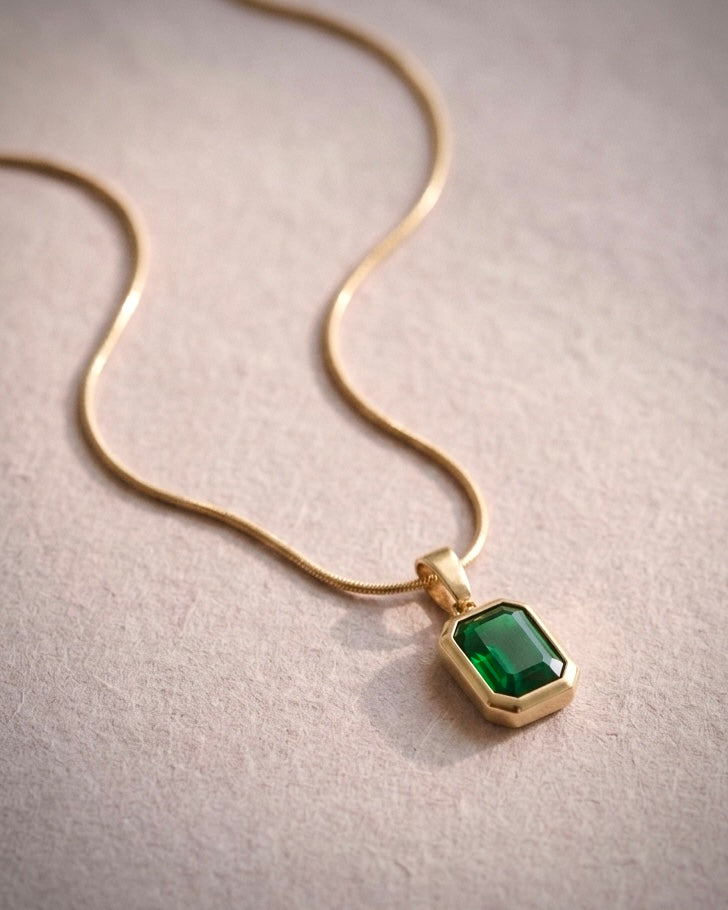 THE BAHAAR SOLITAIRE NECKLACE