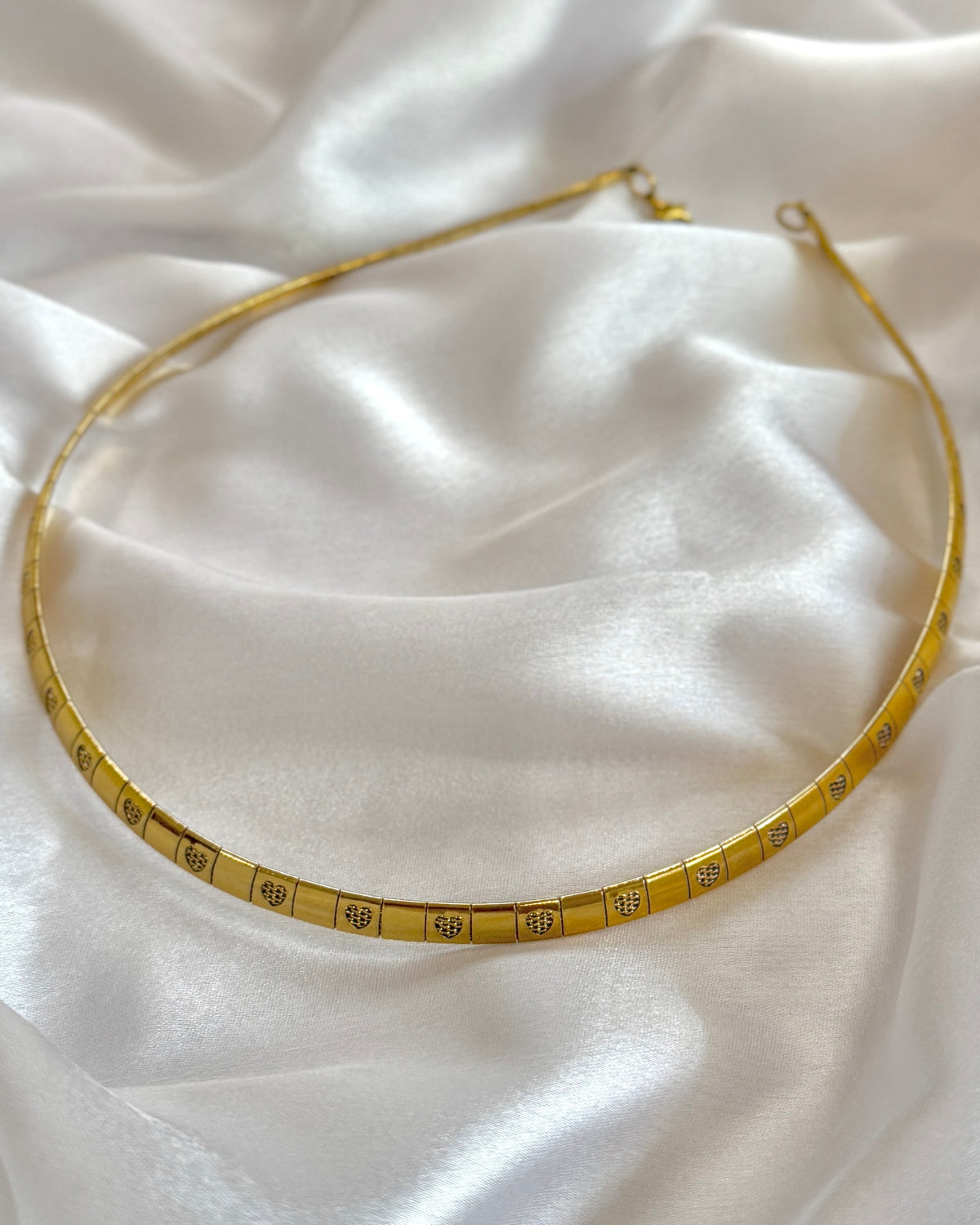 THE DILBAR CHOKER