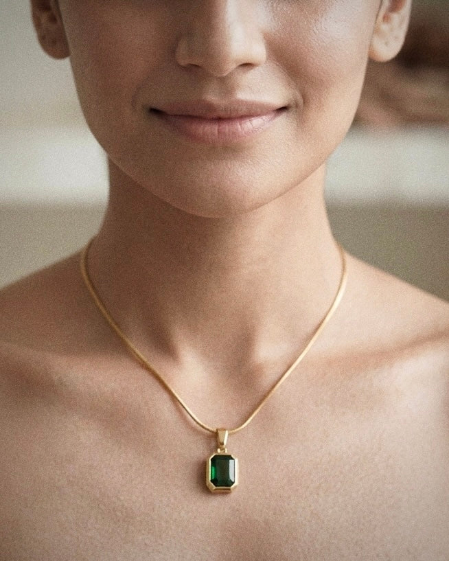 THE BAHAAR SOLITAIRE NECKLACE