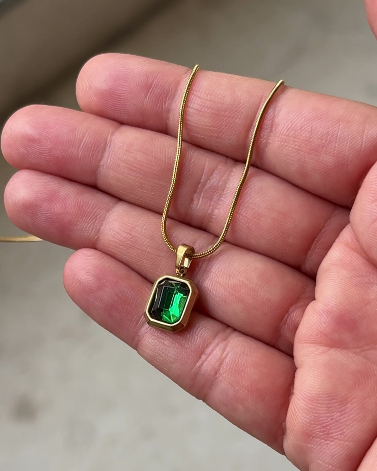 THE BAHAAR SOLITAIRE NECKLACE